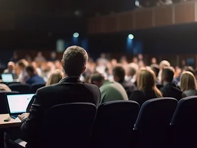 Отражающий свет добавляет ярких моментов униформе и повышает безопасность уча...