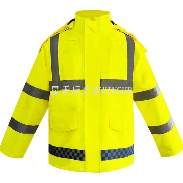 Светоотражающий плащ с несколькими карманами