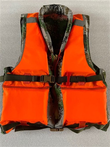 Существует много типов спасательных жилетов.